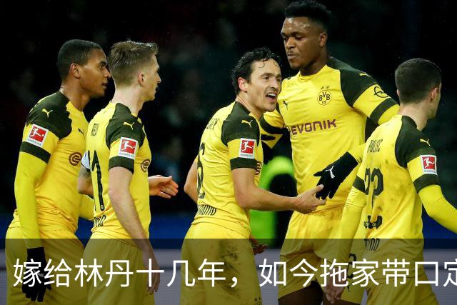 嫁给林丹十几年，如今拖家带口定居西班牙，10岁儿子要走网球路